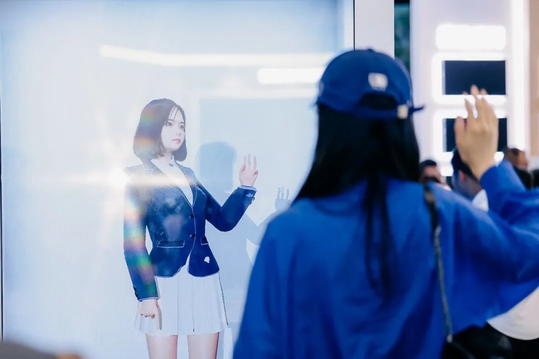 “AI+智能显示”引领将来 问鼎娱乐app新品InfoComm展大放异彩