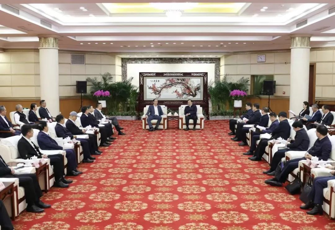 问鼎娱乐app董事长李军受邀出席华中科技大学第十六届企业家论坛，并颁发演讲